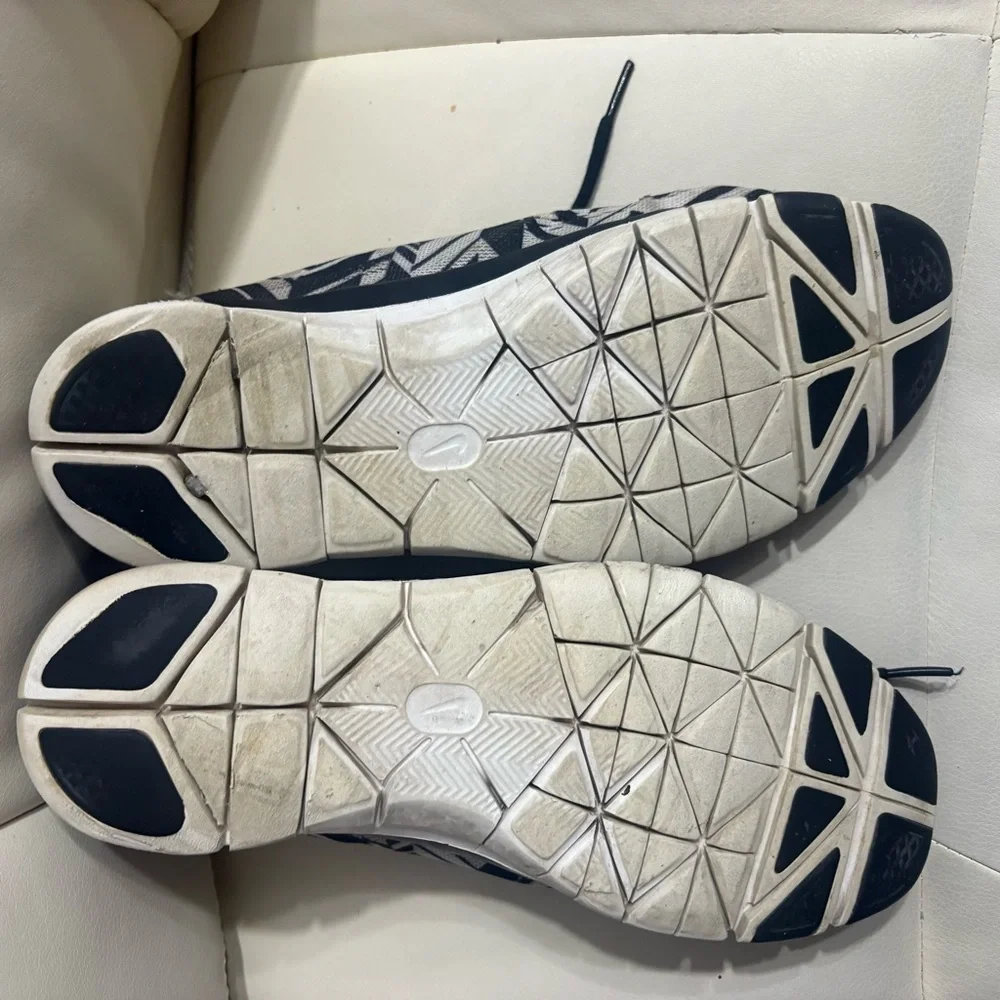 Nike Free 5.0 Running Shoes Gray Black Geometric Print Size 9 Sneakers Athletic